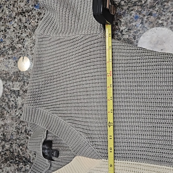 "SAY WHAT" Sz. L. Two-tone, gray /cream, long-sleeved, midi, sweater dress. - Picture 5 of 12